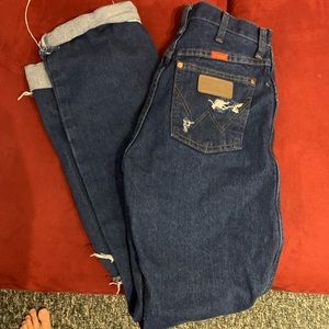 Dark Wash Wrangler Cowboy Cut Slim Fit - Distressed